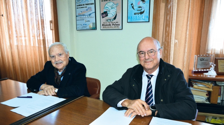 Luis Rosa, presidente de ATEIA-OLTRA Valencia: y Jorge Selma García-Faria, asesor jurídico de la asociación, poco antes de la Asamblea General celebrada ayer en los locales de la entidad. Foto: Raúl Tárrega.