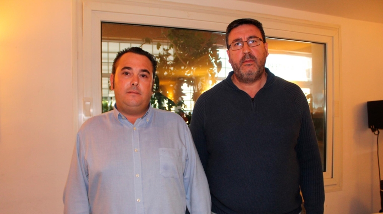 Manuel Hernández, presidente de Plataforma, y Rafael Alamillo, secretario, durante la rueda de prensa del lunes. Foto B.C.