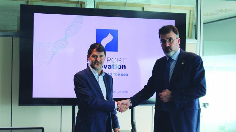 Joan Cabezas, CEO de Nactiva y Lluís Salvadó, presidente de BCN Port Innovation, en la firma del contrato de patrocinio entre ambas entidades, este mediodía. Foto: C.C.