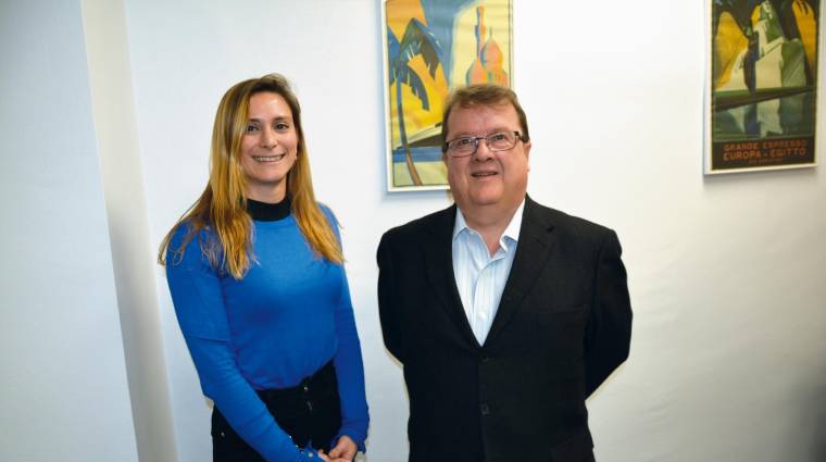 Stephanie Bridoux, inside sales, y Tino Carabal, sales executive, de AGC Newtral en Valencia. Foto Loli Dolz.