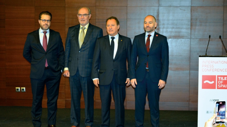 Miguel Nicolás, vicepresidente de ASCER; Vicente Nomdedeu, presidente; Ismael García Peris, vicepresidente; y Alberto Echavarría, secretario general, en la rueda de prensa de ayer. Foto A.G.