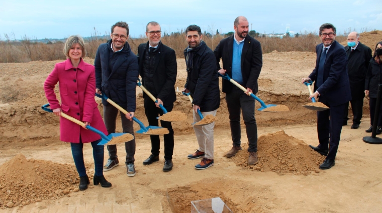 Noemí Llauradó, presidenta de la Diputación de Tarragona; Pere Segura, alcalde de Vila-seca; Josep Maria Cruset, presidente del Port de Tarragona; Jordi Puigneró, conseller de Políticas digitales y Territorio de la Generalitat; Xavier Puig, teniente de alcalde de Tarragona, y Álvaro Rodríguez Dapena, presidente de Puertos del Estado. Foto Leila Escrihuela.