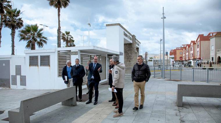 Los responsables de la Autoridad Portuaria Bahía de Algeciras (APBA) y del Ayuntamiento de Tarifa visitaron las calles que circundan el puerto.