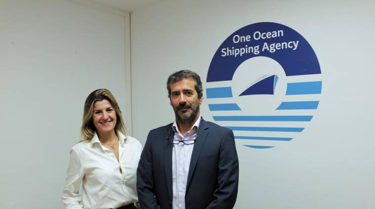 Mía García, directora comercial de One Ocean Shipping Agency, y David Iglesias, director de la compañía. Foto M.V.