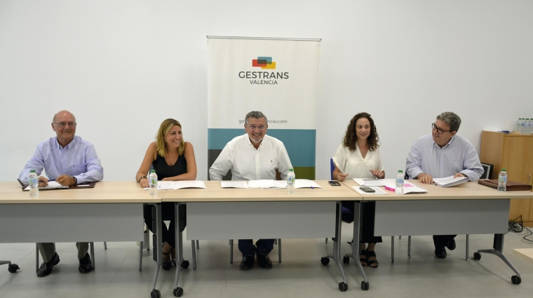 Jorge Selma, Lorena Ballester, Carlos Prades, Rosa Molero y Eduardo Rallo, durante la Junta de Accionistas que Gestrans Valencia celebró ayer. Foto: Raúl Tárrega.