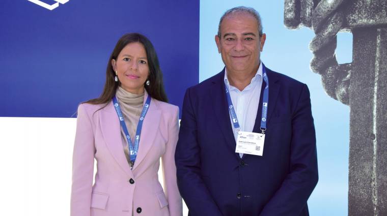Luisa Gomez-Albo junto a José Luis Carretero, head of Itinerary Planning &amp; Port Operations. Foto B.C.