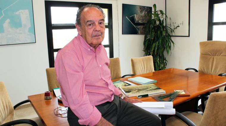 Manuel Guerra en su despacho de la Autoridad Portuaria de Valencia. Foto FV.