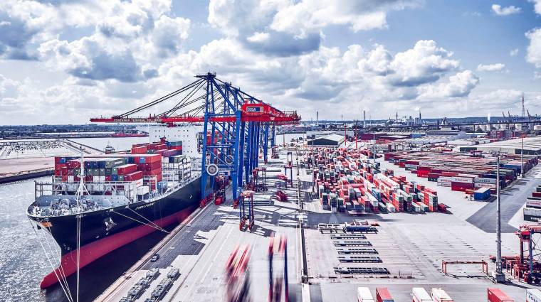 Container Terminal Tollerort ocupa el área más pequeña entre las terminales de contenedores del Puerto de Hamburgo, pero es reconocido por su flexibilidad y elevados rendimientos.