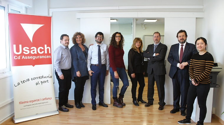 Equipo de Usach en las oficinas, que la compa&ntilde;&iacute;a ha ampliado recientemente, ubicadas en el recinto del portuario de Barcelona. Foto L.Escrihuela.