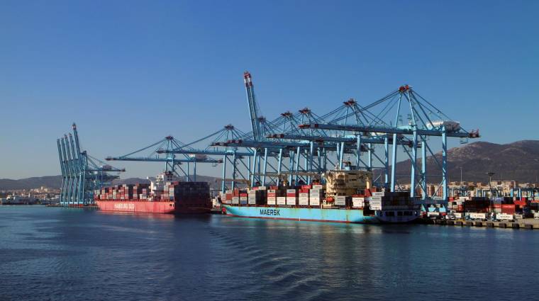 Maersk compró Hamburg Süd en 2017, anunció en 2023 la disolución de la 2M con MSC y formará “Cooperación Gemini” con Hapag-Lloyd en 2025. En la imagen, el Puerto de Algeciras. Foto J.P.