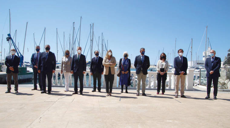 Asistentes a la firma del acuerdo entre Suncruise y la Agencia P&uacute;blica de Puertos de Andaluc&iacute;a.