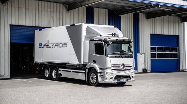 Un nuevo camión para una nueva era: Mercedes-Benz eActros celebra su primicia mundial.