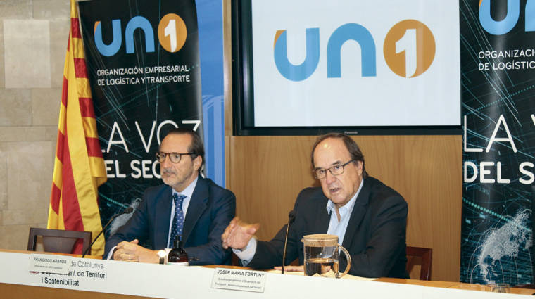 Francisco Aranda, presidente de UNO, y Josep Maria Fortuny, subdirector general de Ordenaci&oacute;n del Transporte de la Generalitat de Catalunya. Foto L.E.