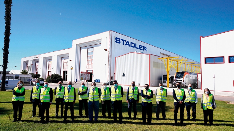 Los miembros de la Junta Directiva de AVE se han reunido hoy en las instalaciones de Stadler Valencia en Albuixech.