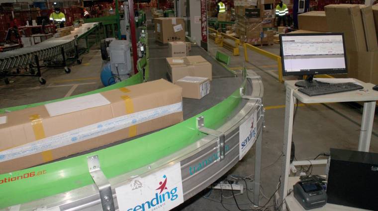 Detalle del sorter para paquetes de hasta 50 kilos de la plataforma de Coslada que Sending prevé ampliar. Foto M.J.