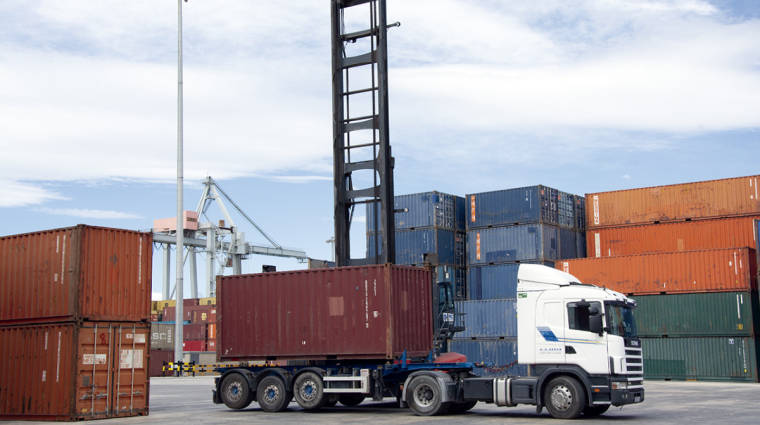 Los transportistas aut&oacute;nomos del puerto de Castell&oacute;n han convocado paros indefinidos en APM Terminals Castell&oacute;n a partir del 12 de julio. Foto: DP.