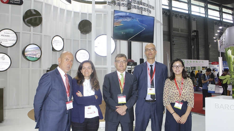 Desde la izquierda: Joan Dedeu, representante del Puerto de Barcelona en China; Ana Ar&eacute;valo, commercial manager; Santiago Garcia-Mil&agrave;, subdirector general de Estrategia y Comercial; Jordi Torrent, jefe de Estrategia. Foto J.P.