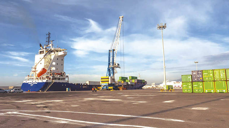 El Puerto de Algeciras, primer puerto en tr&aacute;fico portuario espa&ntilde;ol, movi&oacute; un total de 9,06 millones de toneladas en abril.