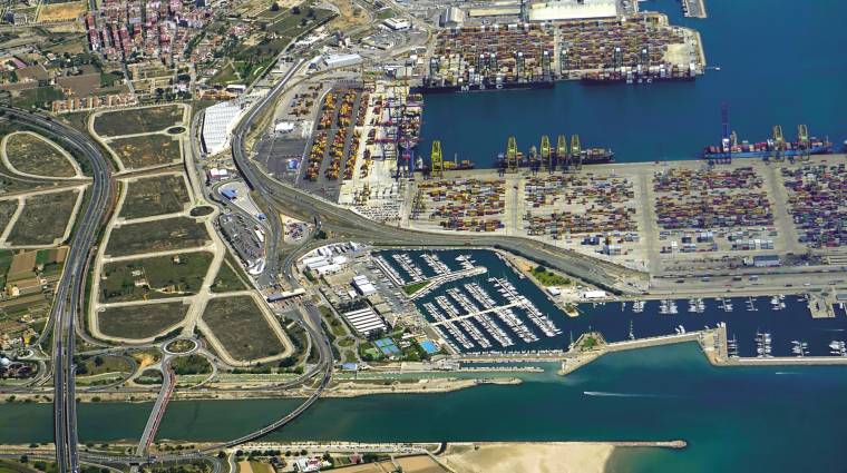 Imagen aérea de la ZAL del Puerto de Valencia junto al recinto portuario.