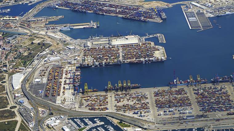 Los tres grandes grupos navieros por capacidad -seg&uacute;n Alphaliner, A. P. M&ouml;ller-Maersk, MSC y Cosco- est&aacute;n detr&aacute;s de las terminales de contenedores del puerto.