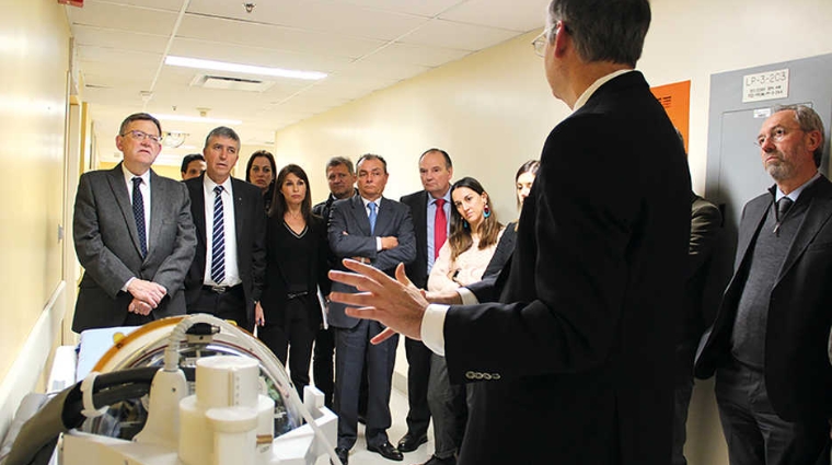 La delegaci&oacute;n visit&oacute; las sedes de las valencianas Porcelanosa y Sistemas Gen&oacute;micos.