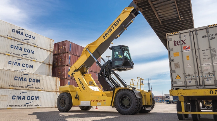 Los FLTA premian la cabina de operario con elevaci&oacute;n del ReachStacker RS46 de Hyster.