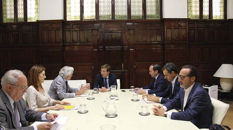 El alcalde de Madrid, Jos&eacute; Luis Mart&iacute;nez-Almeida, se reuni&oacute; la semana pasada con una delegaci&oacute;n de CEIM.