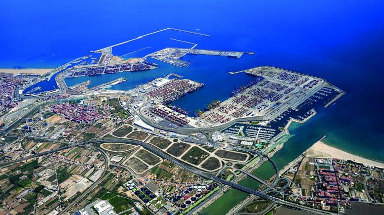 La ZAL del Puerto de Valencia, el primer término, ya urbanizada.
