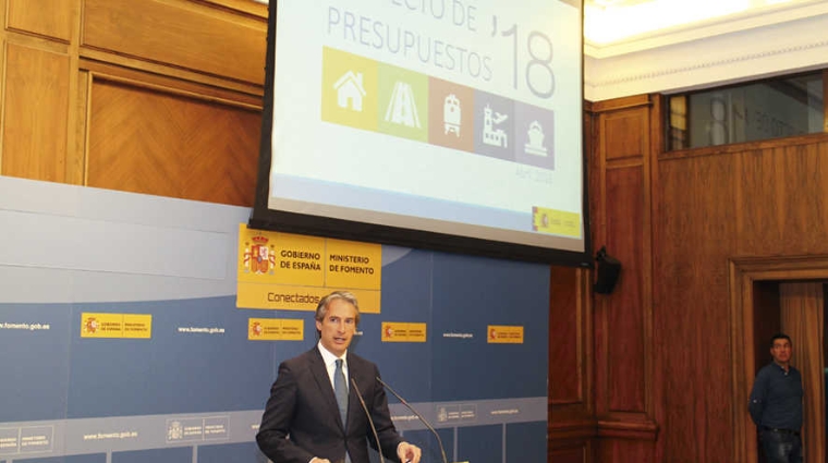 El ministro de Fomento, &Iacute;&ntilde;igo de la Serna, ayer en la presentaci&oacute;n de los presupuestos. Foto M.J.