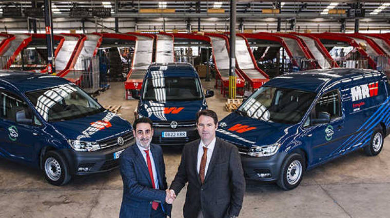 Alberto Teichman, director de Volkswagen Veh&iacute;culos Comerciales, y Christian Segarra, director de Calidad y Atenci&oacute;n al Cliente de MRW.