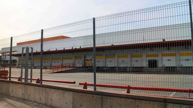 Vista parcial de la antigua terminal de DHL en el Centro de Carga A&eacute;rea del Aeropuerto Adolfo Su&aacute;rez Madrid-Barajas. Foto M.J.