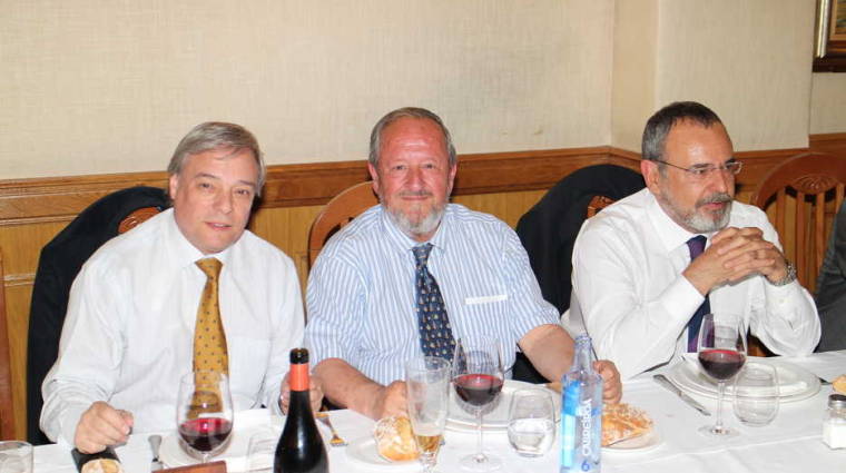 De izquierda a derecha, Miguel &Aacute;ngel Palomero, presidente de Propeller Madrid; Julio Carrasco, presidente de ASECOB; y Julio Fern&aacute;ndez, director general de ASECOB. Foto M.J.
