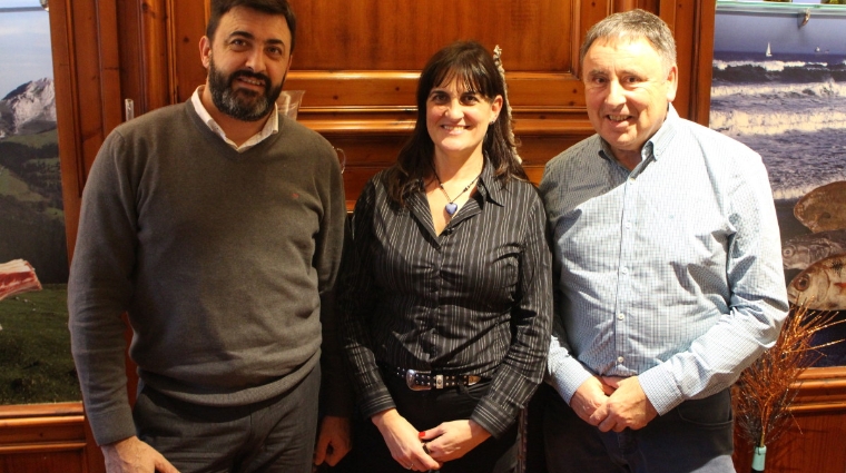 Desde la izquierda: Arturo Fuica, tesorero de Asetrabi; Sonia Garcia, presidenta; Josetxu Galarza, vocal Foto J.P.