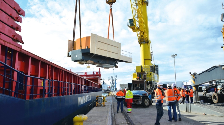 La primera grúa ya arribó a puerto el pasado 3 de enero a bordo del buque Mv Hoogvliet y quedará operativa en la terminal de Sagunto en breve. Las otras tres unidades llegarán en los próximos meses.