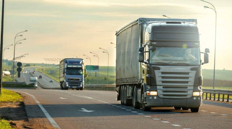 Francia ampl&iacute;a las normas sociales del Paquete de Movilidad a los veh&iacute;culos ligeros, prohibiendo que los conductores efect&uacute;en los descansos a bordo del cami&oacute;n, y Espa&ntilde;a prepara su r&eacute;gimen sancionador.