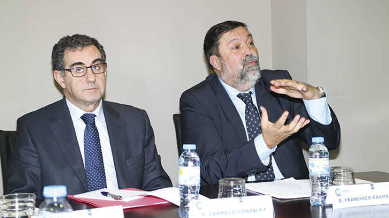 Carmelo Gonz&aacute;lez, vicepresidente de CETM, y Francisco Caama&ntilde;o, de CCS Abogados. Foto M.J.
