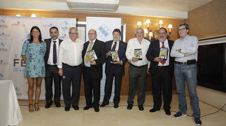 FETEIA homenaje&oacute; a varios expresidentes de asociaciones locales y comisiones. En la imagen, de izquierda a derecha: Blanca Guitart (FETEIA), Juan Uh&iacute;a (ATEIA-OLTRA Galicia), Enric Tic&oacute; (FETEIA), Rosendo Arias (Algeciras), Luis Mellado (Barcelona), Juan Caro (comisi&oacute;n aduanas FETEIA), Juan Vidal (C&aacute;diz) y Aurelio Mart&iacute;nez (APV). Foto JJM.