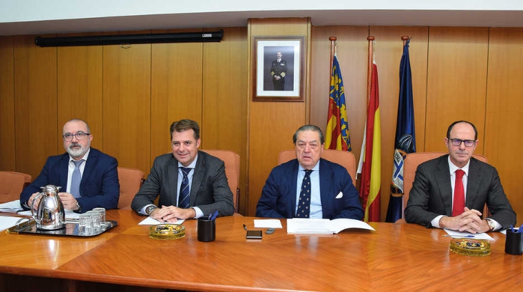 Antonio Crespo, gerente de la ANV; Ignacio Ballester, presidente del Comit&eacute; de empresas consignatarias; Vicente Boluda, presidente de la ANV y Gustavo Ferrer, presidente del Comit&eacute; de empresas estibadoras. Foto Alba Garc&iacute;a.