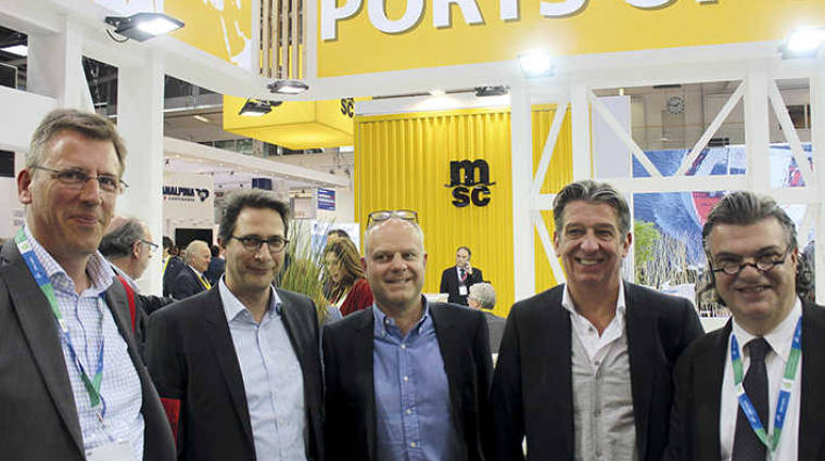 Jozef C.M. Herrijgers, director de la empresa Mertramar de Algeciras (primero por la derecha) junto con representantes de la empresa belga Bulkhaul. Foto J.P.