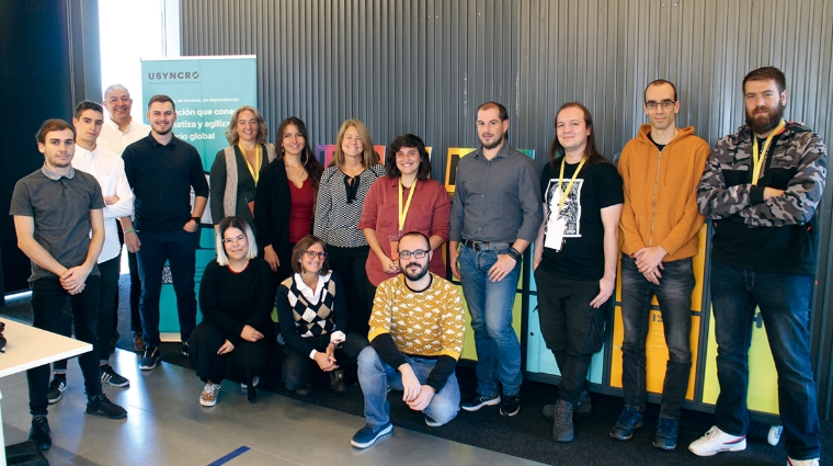 Parte del equipo de Usyncro en sus oficinas de La Nave, en Madrid.