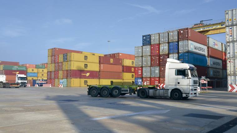 El transporte portuario valenciano califica de &ldquo;avance&rdquo; la medida aunque esperar&aacute; al 13 de abril para confirmar su eficacia. Foto: Ra&uacute;l T&aacute;rrega.