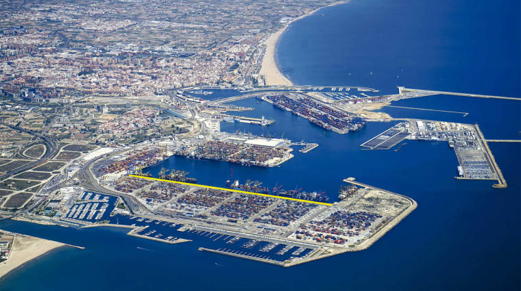 La l&iacute;nea amarilla muestra la zona de maniobra de la terminal de contenedores del muelle Pr&iacute;ncipe Felipe del Puerto de Valencia.