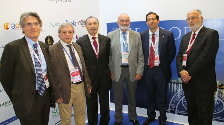 De izquierda a derecha, Albert O&ntilde;ate, presidente del Propeller Club Barcelona; Miguel &Aacute;ngel Palomero, presidente del Propeller Madrid; Carlos Vicedo, presidente del Propeller Club de Castell&oacute;n; Gerardo Tieddeman, presidente del Propeller Club del Pa&iacute;s Vasco-Puerto Bilbao; Manuel Gonz&aacute;lez, secretario del Propeller Sevilla; y Juan Ureta, presidente del Propeller Club de Algeciras. Foto M.J.