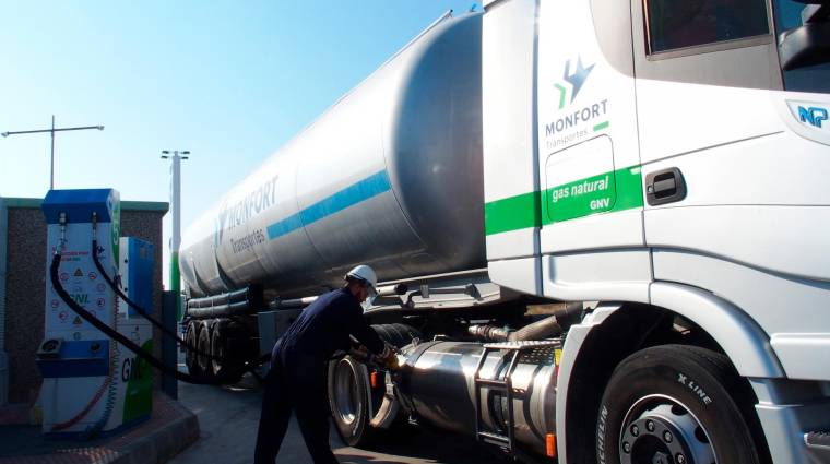 Según datos facilitados por ASTIC, Actualmente hay entre 12.000 y 15.000 camiones propulsados por gas natural en España.