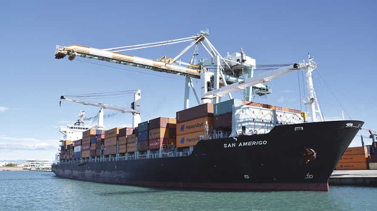 Uno de los buques operados por Hapag-Lloyd operando en el Puerto de Valencia.