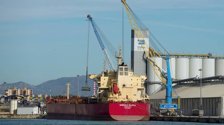 Port de Tarragona prevé recibir en octubre 400.000 toneladas de cereales de importación adicionales.