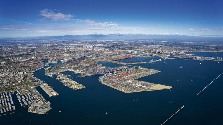 El complejo portuario Bah&iacute;a de San Pedro comprende los puertos de Los &Aacute;ngeles y Long Beach, primero y segundo del pa&iacute;s.