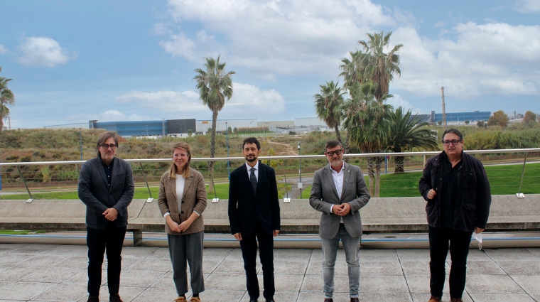 Agust&iacute; Serra, director general de Ordenaci&oacute;n del Territorio y Urbanismo; Janet Sanz, teniente de alcald&iacute;a de Ecolog&iacute;a, Urbanismo, Infraestructuras y Movilidad; Dami&agrave; Calvet, presidente del Port de Barcelona; Llu&iacute;s Mijoler, alcalde del Prat; y Juan Carlos Montiel, subdirector general de Barcelona Regional. Foto A.Tejera.