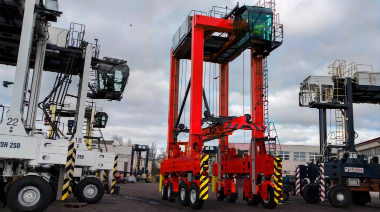 Kalmar y Forth Ports fortalecen su relación con nuevos straddle carriers