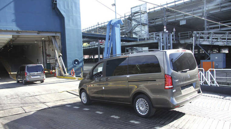 Las furgonetas modelo Vito de Mercedes-Benz se fabrican en la planta de Vitoria-Gasteiz y se exportan por Pasaia.